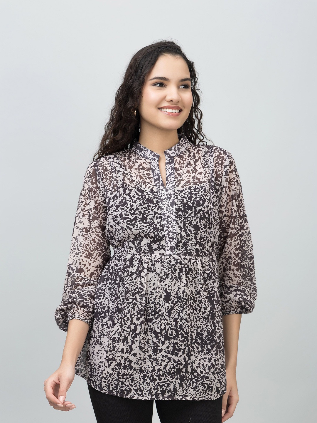 

PURYS Women Animal Printed Mandarin Collar Top, Beige