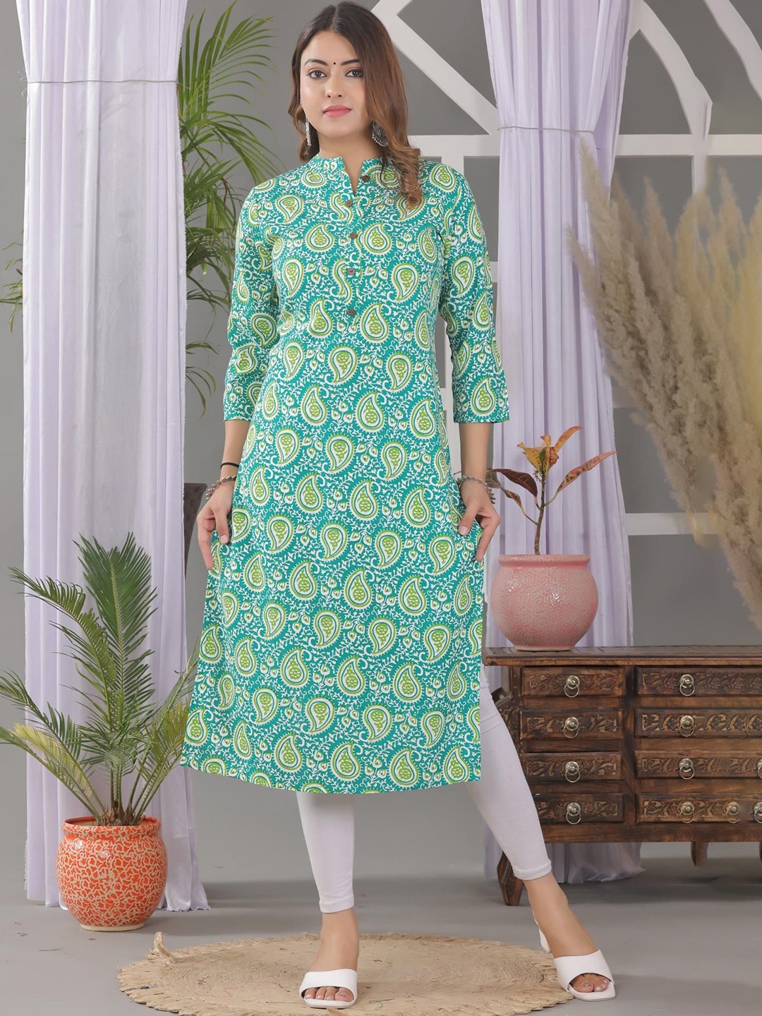 

Kairab Women Ethnic Motifs Printed Mirror Work Kurta, Green