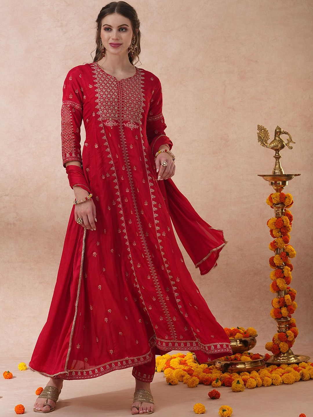 

FASHOR Women Ethnic Motifs Embroidered Panelled Kurta With Trousers & Dupatta, Red