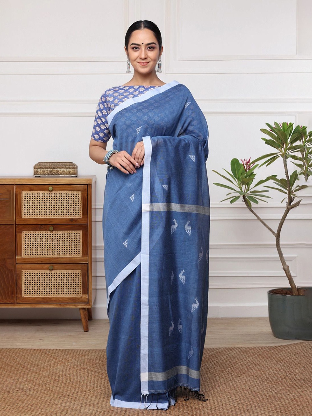 

Sutra Art of Clothing Woven Design Pure Cotton Jamdani Saree, Blue
