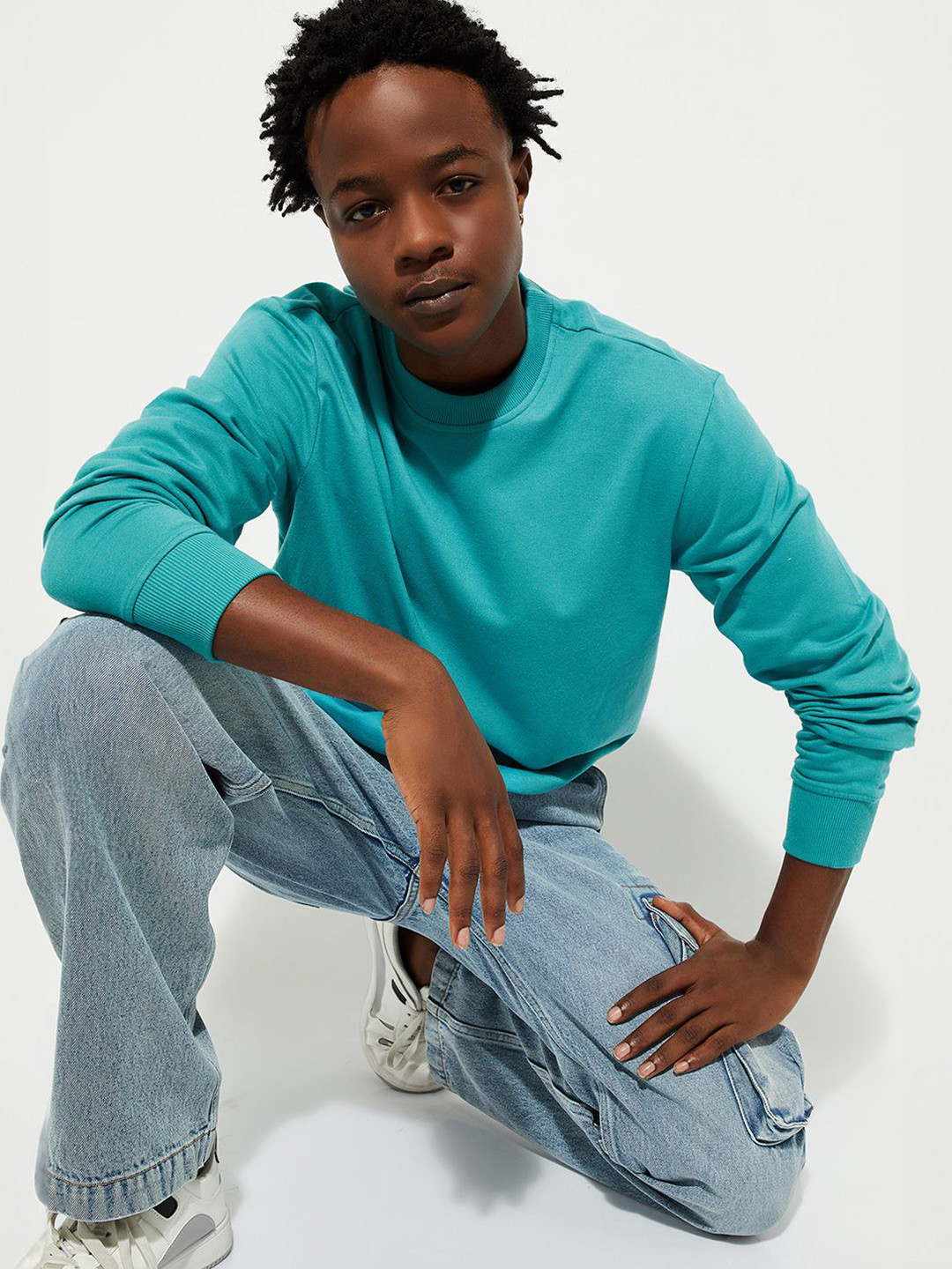 

MAX URB_N Men Solid Sweatshirt, Blue