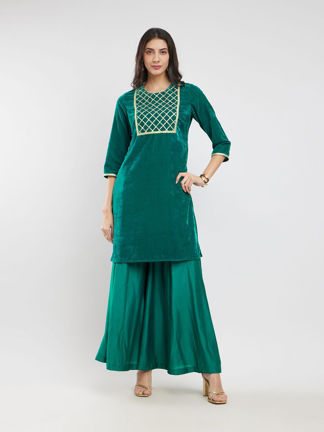 

Pink Fort Women Regular Velvet Kurta with Palazzos, Green