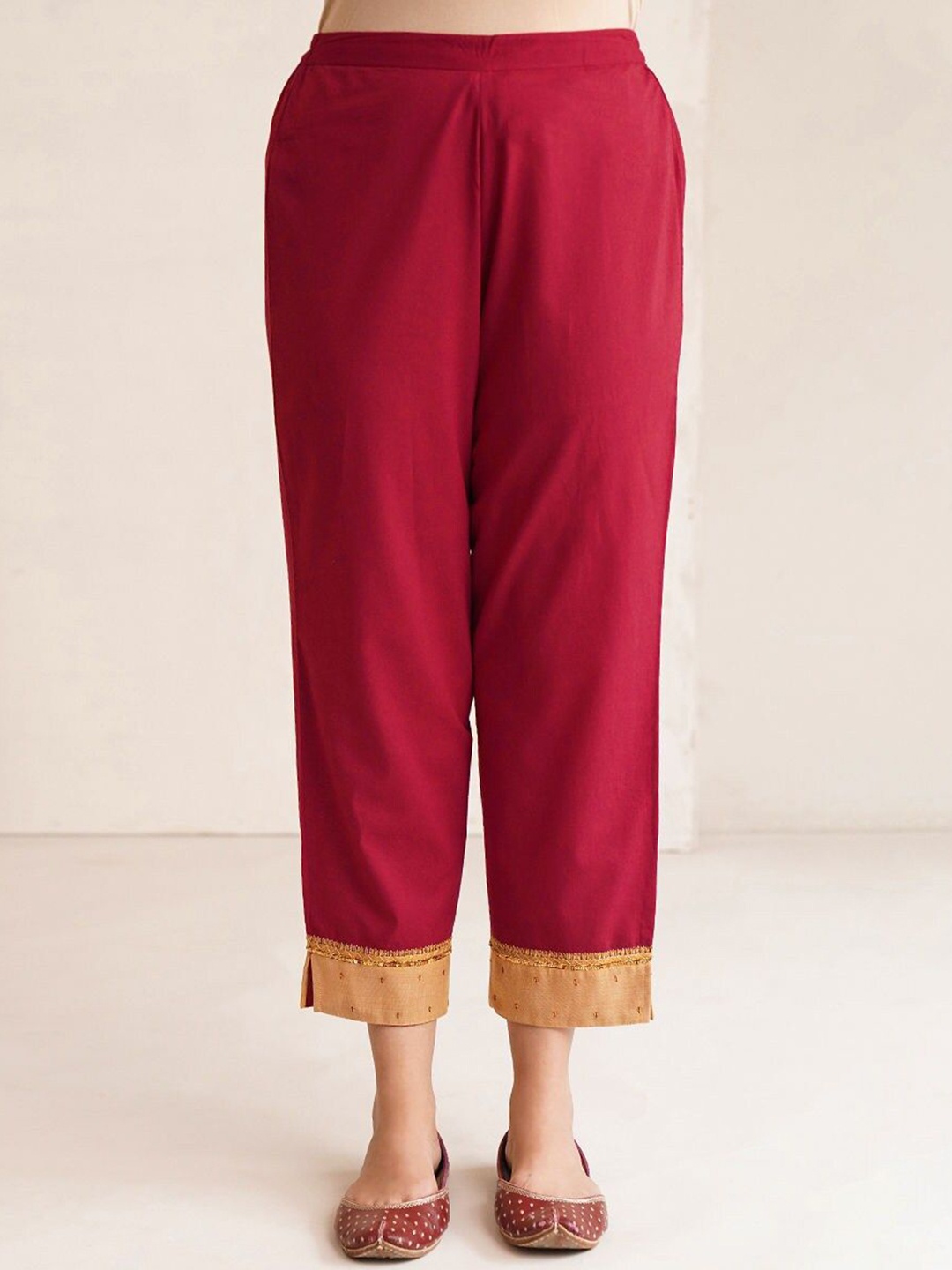 

JAYPORE Women Embroidered Trousers, Red