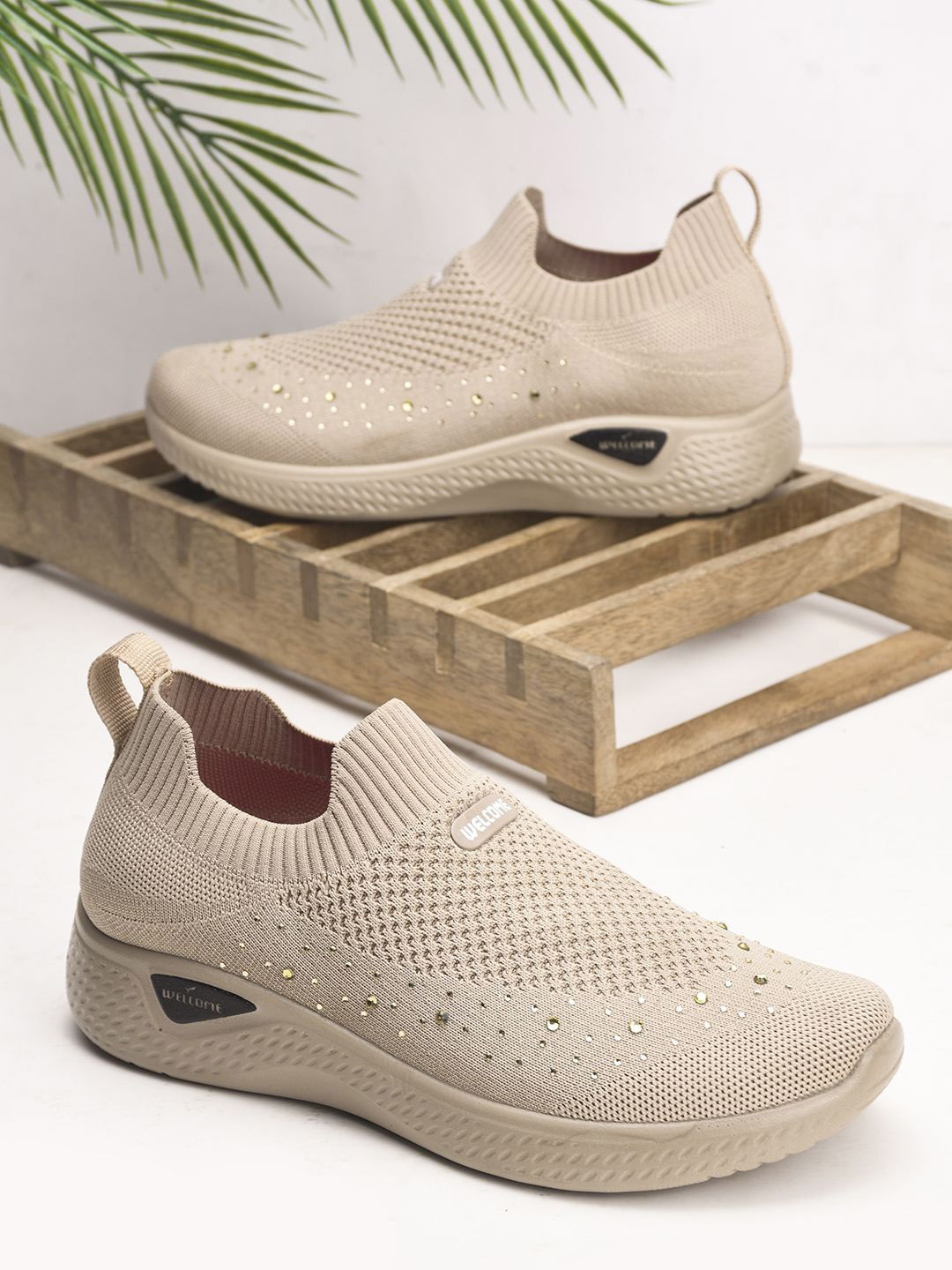 

WELCOME Women Slip-On Sneakers, Beige