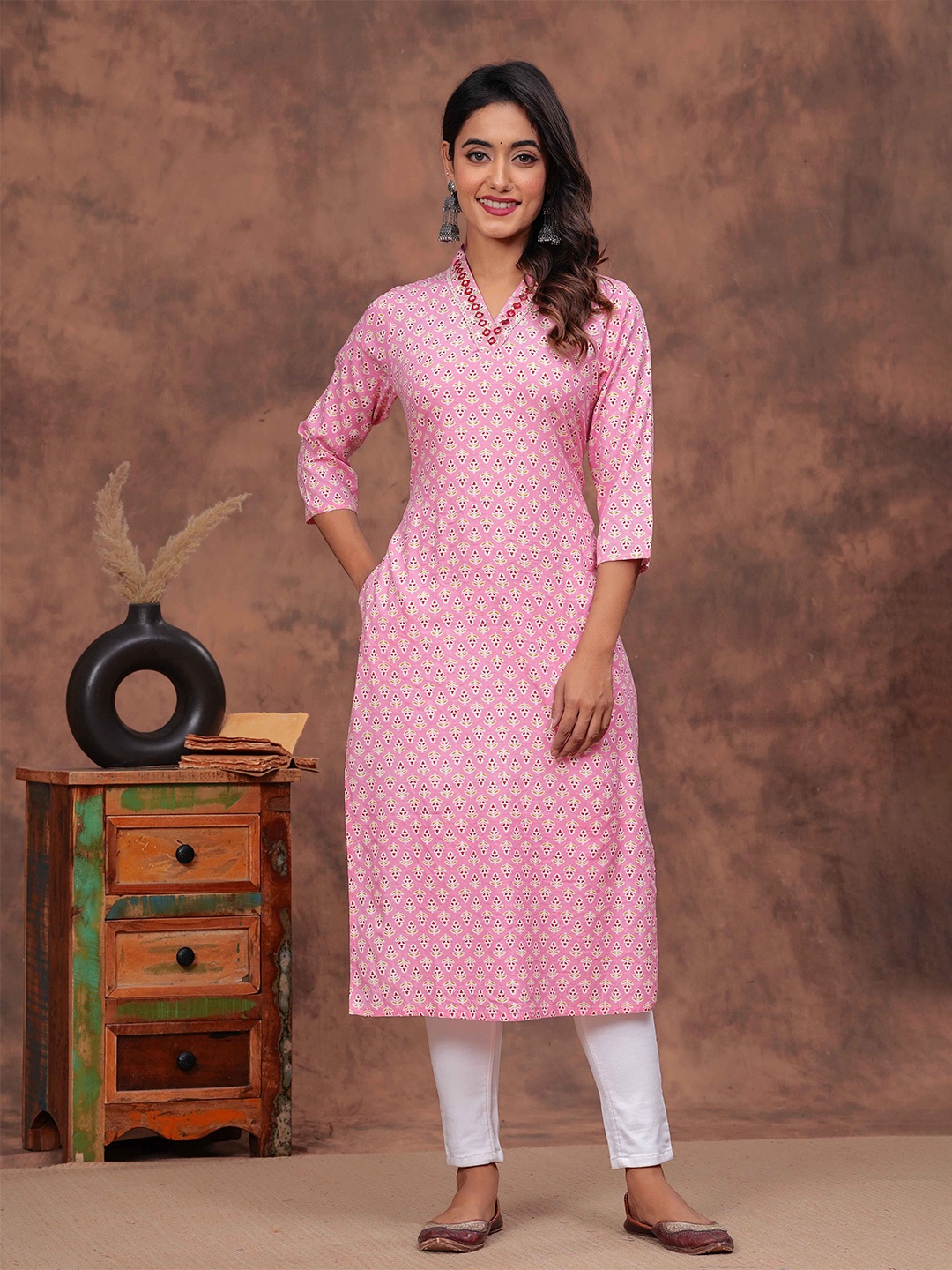 

DIZON Indie Floral Printed V Neck Straight Kurta, Pink