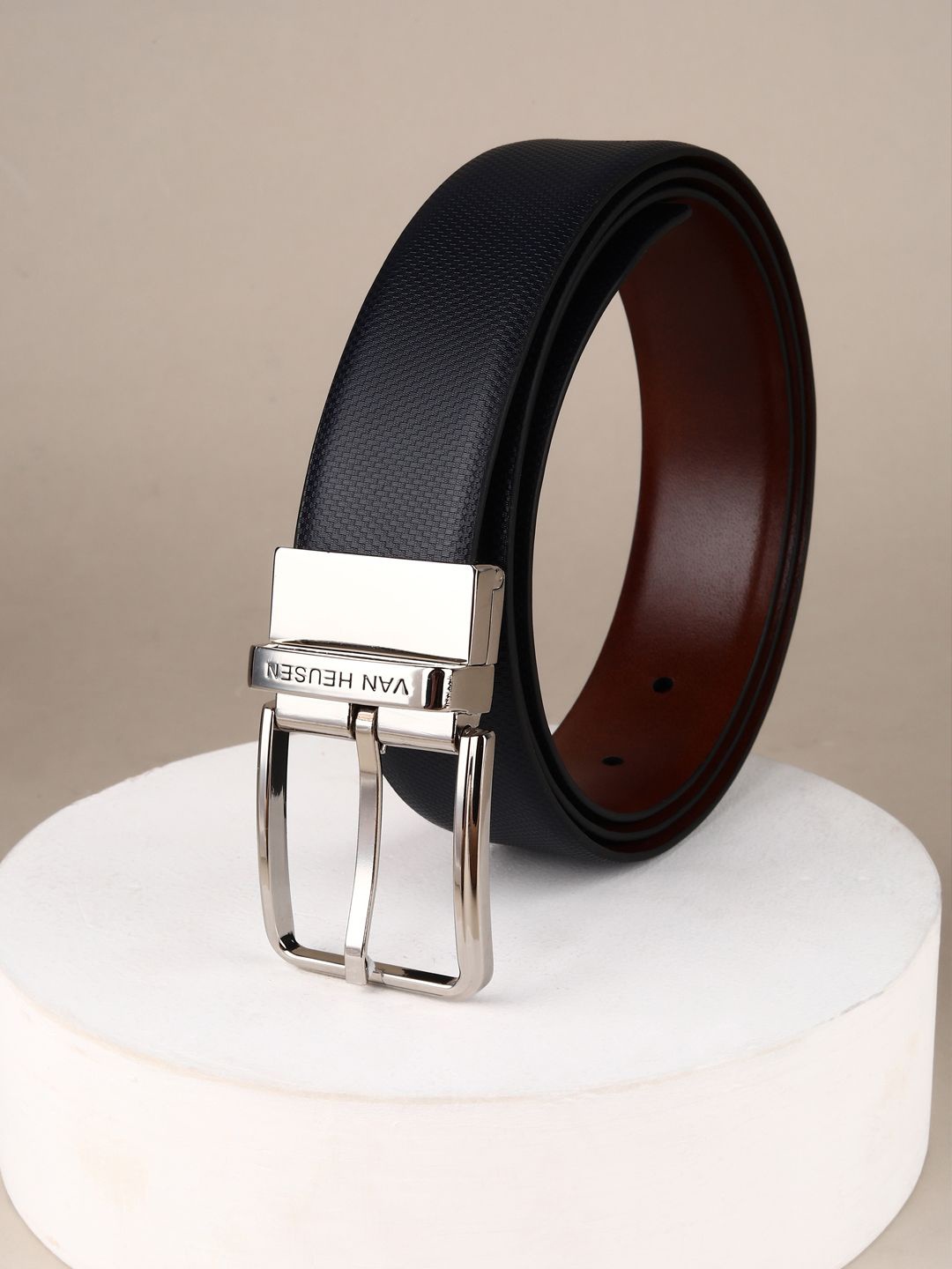 

Van Heusen Men Textured Leather Reversible Formal Belt, Black