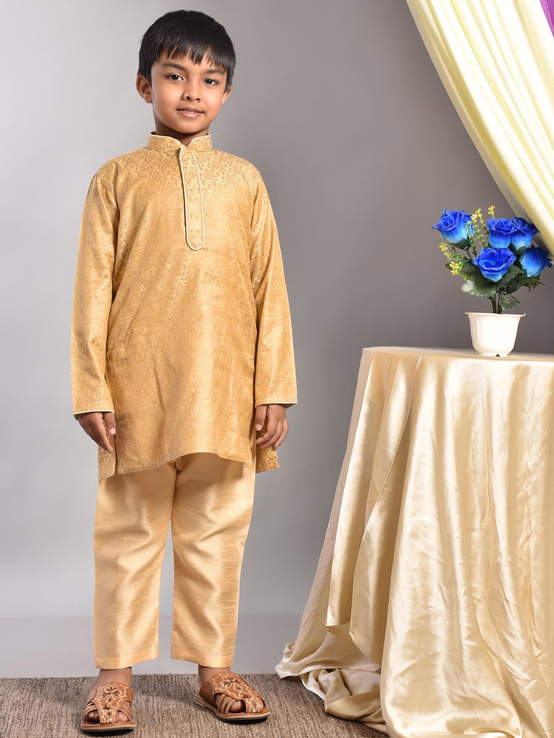 

Pehanaava Boys Floral Regular Kurta with Pyjamas, Gold