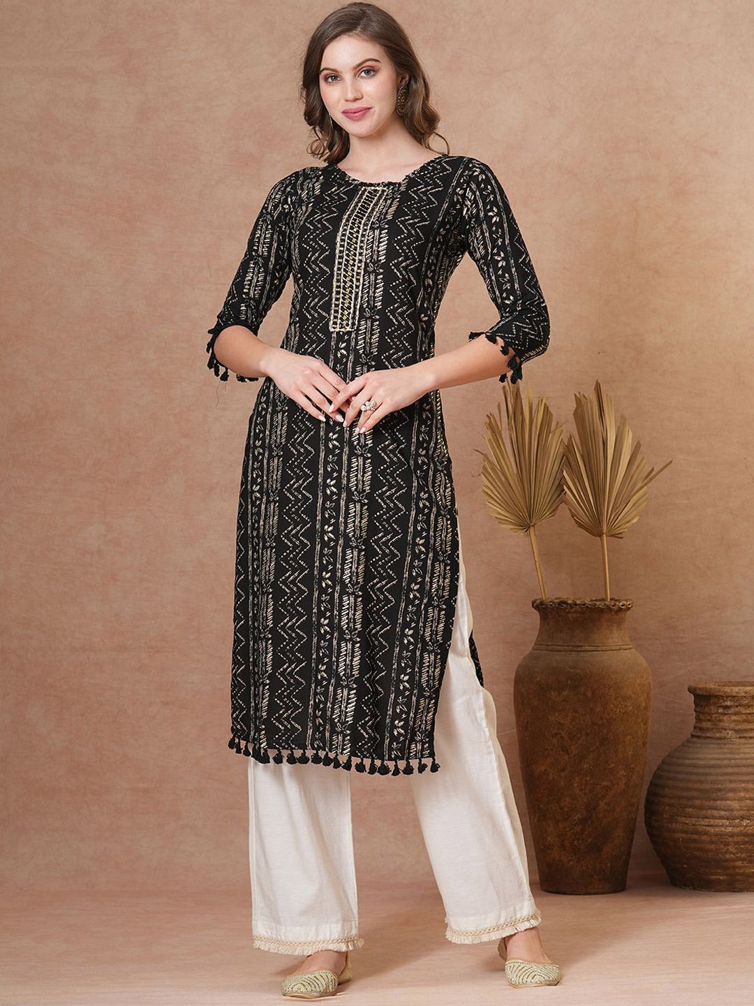 

FASHOR Women Chevron Printed Mirror Work Kurta, Black
