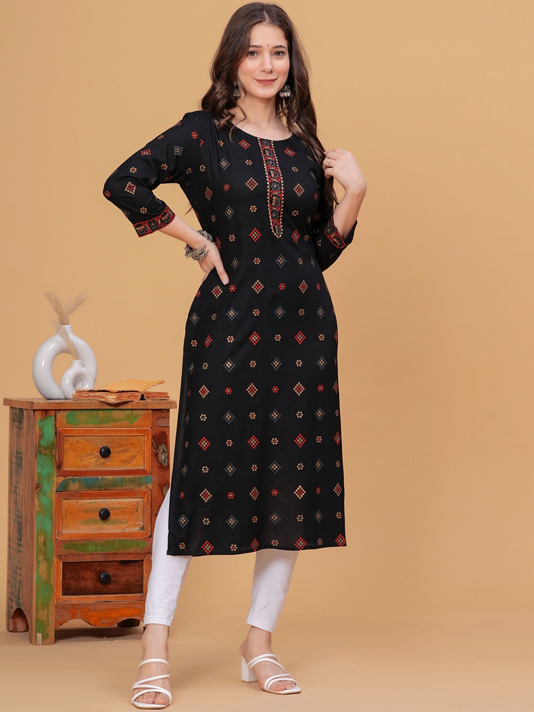 

DK FAB Women Printed Straight Kurta, Black