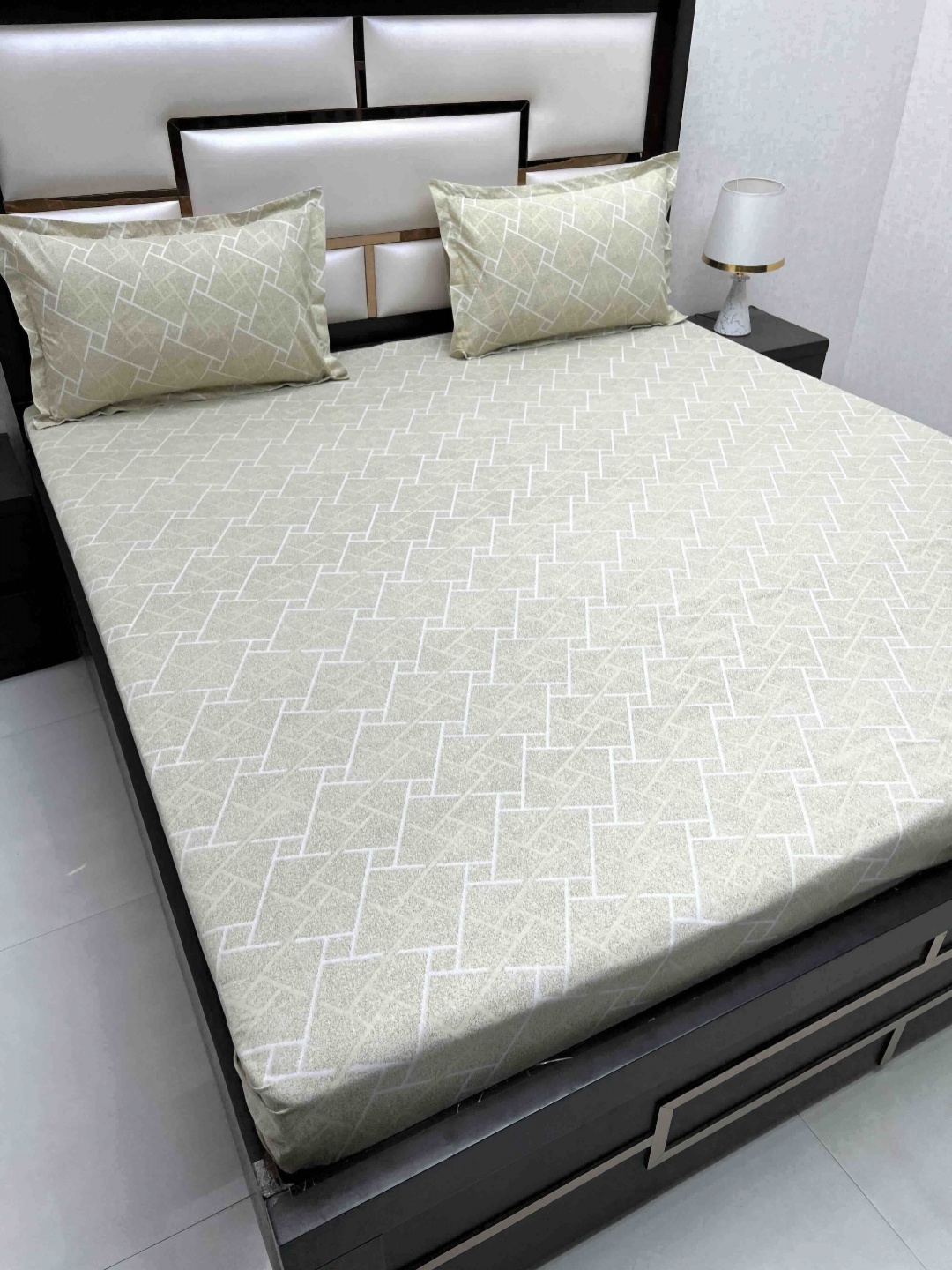 

Pure Decor Green Printed Pure Cotton 330 TC Queen Bedsheet Set 2.28 m x 2.56 m