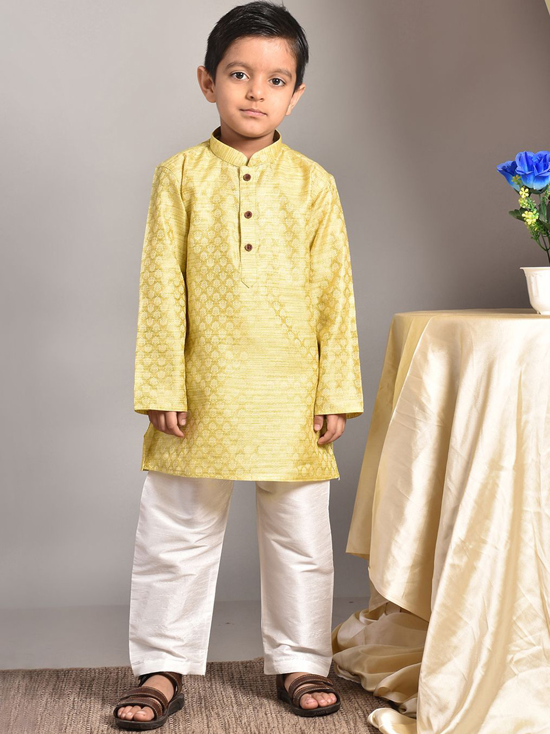 

Pehanaava Boys Regular Kurta with Pyjamas, Green