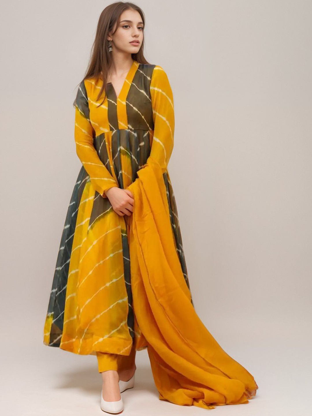 

Vama Heritage Women Printed Angrakha Kurta with Trousers & With Dupatta, Yellow