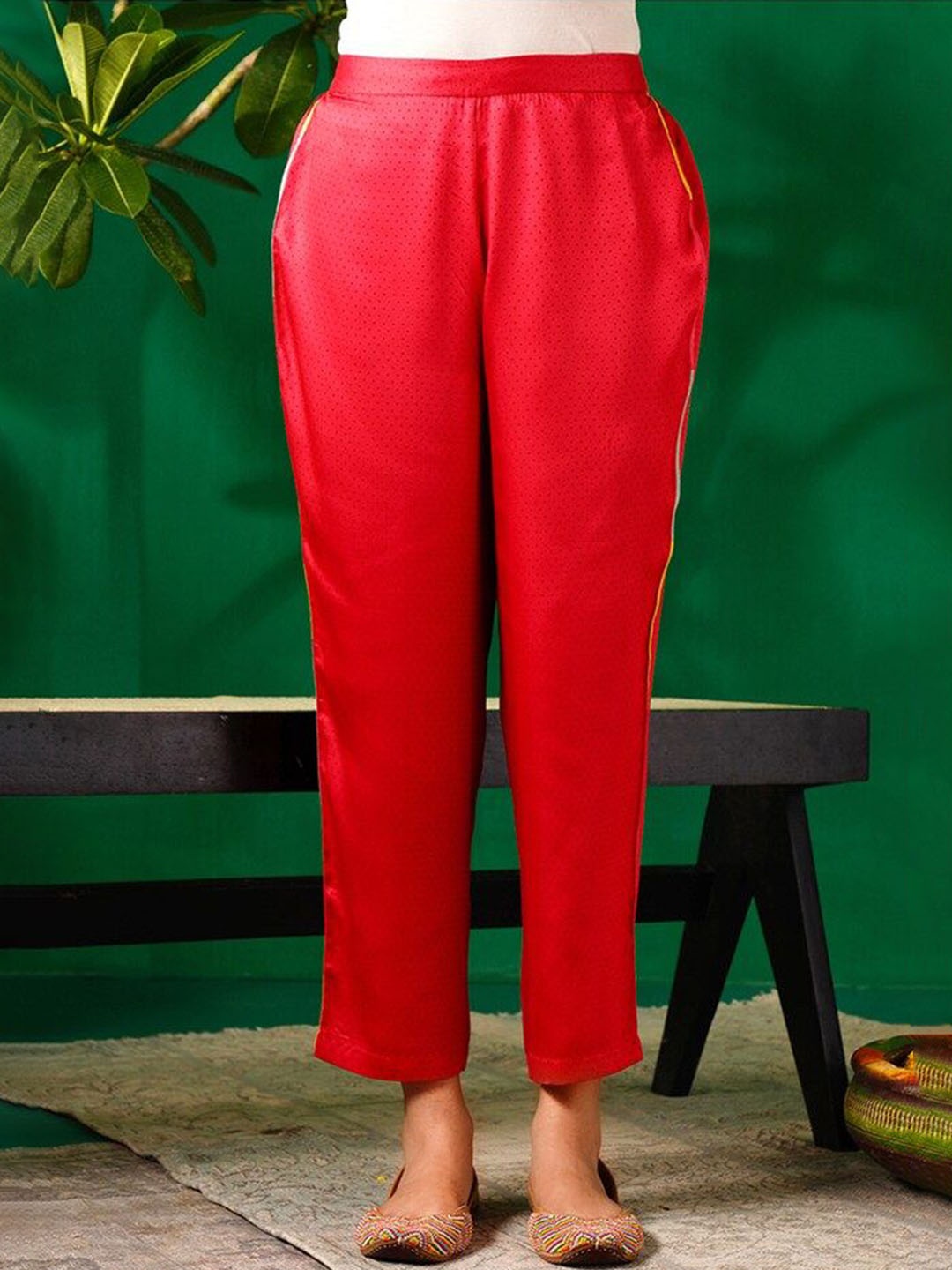 

JAYPORE Women Printed Straight Fit Trousers, Red