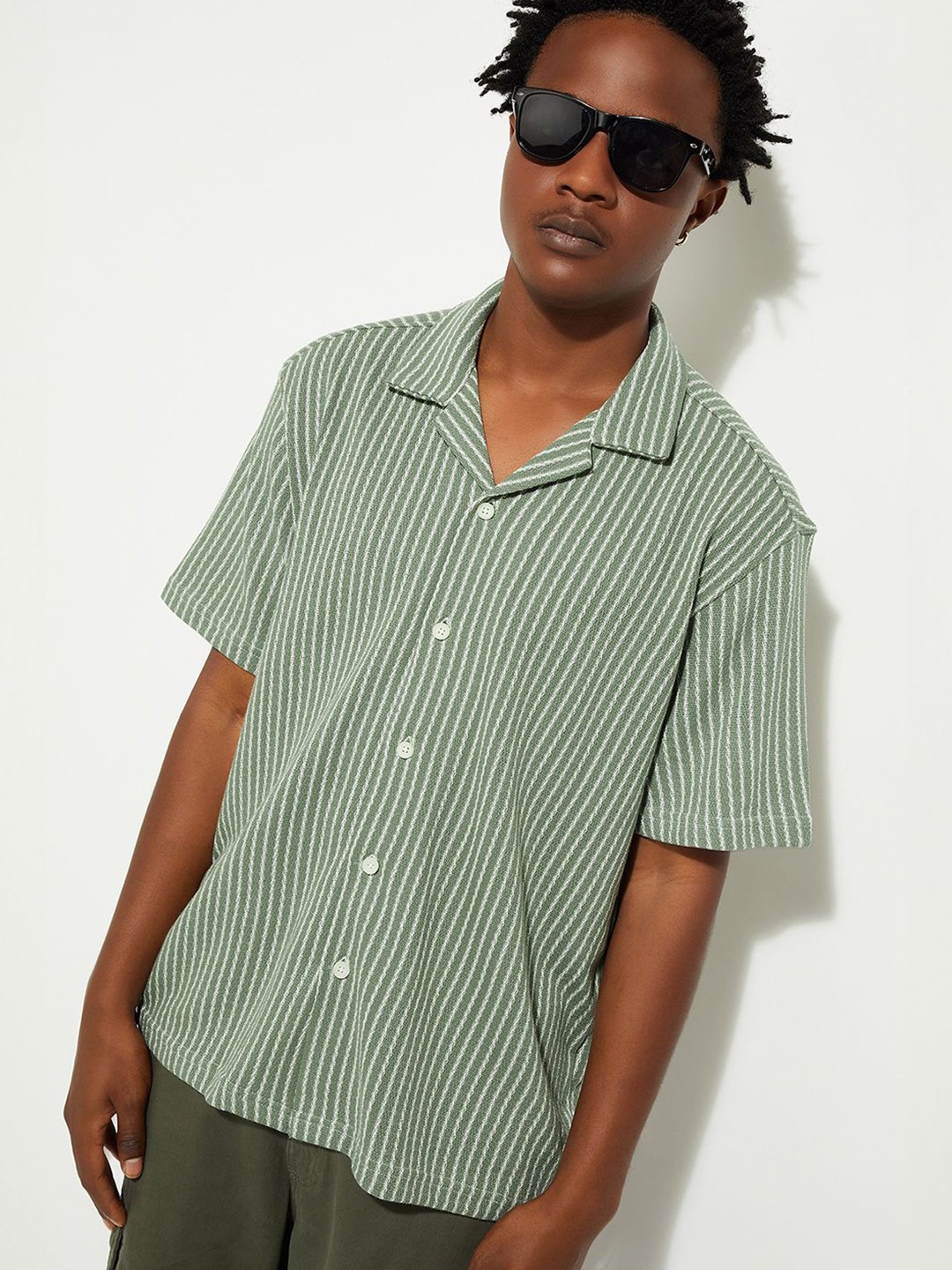 

Max Urb_N Men Striped Slim Fit Shirt, Green