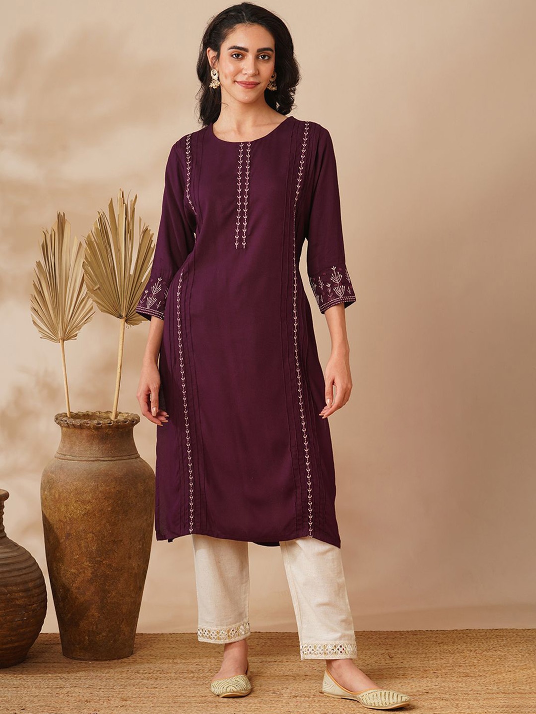 

FASHOR Women Floral Embroidered Thread Work Kurta, Burgundy