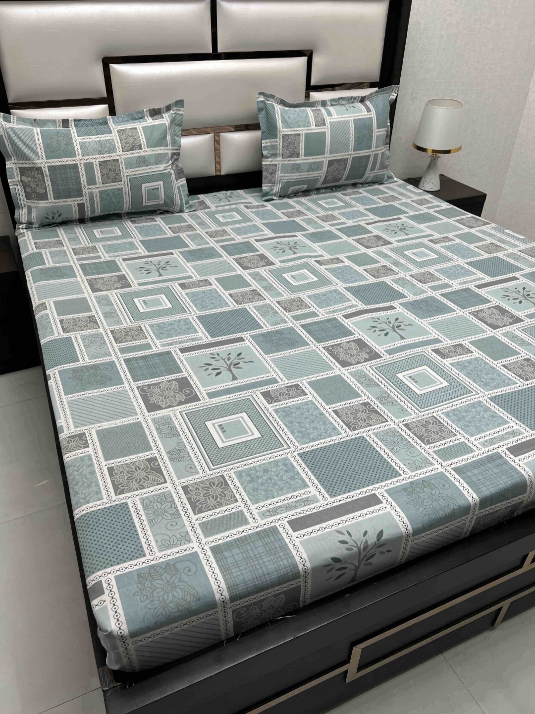 

Pure Decor Passion Grey Printed Pure Cotton 200 TC Queen Bedsheet Set 2.25 m x 2.56 m