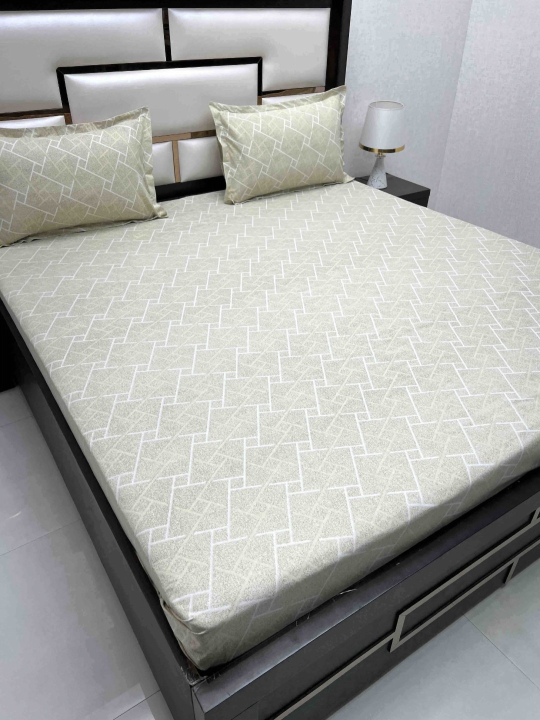 

Pure Decor Passion Beige Geometric Pure Cotton 300TC Queen Bedsheet Set 2.27 m x 2.55 m