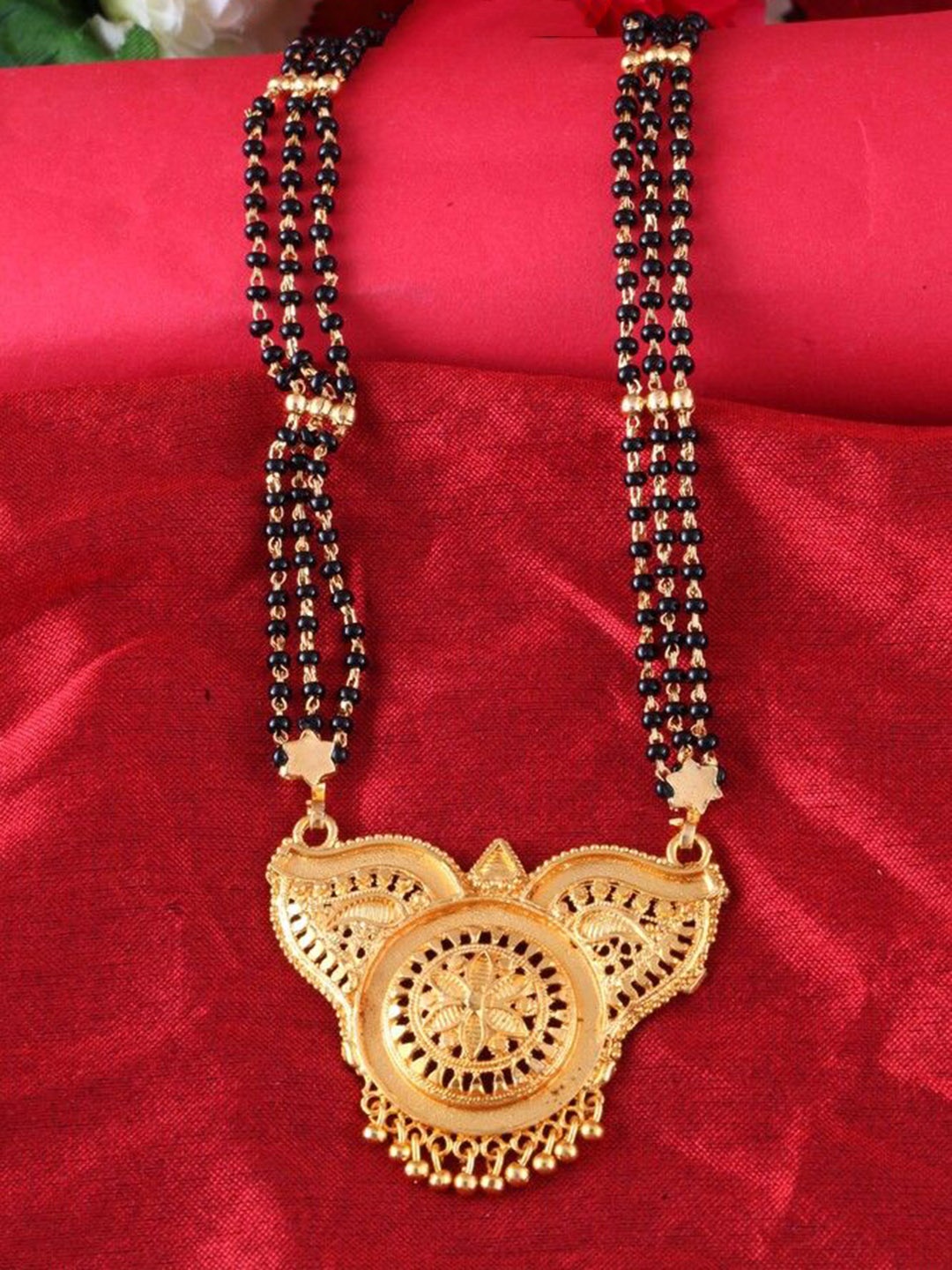 

DIVASTRI Gold-Plated Artificial Beads Mangalsutra