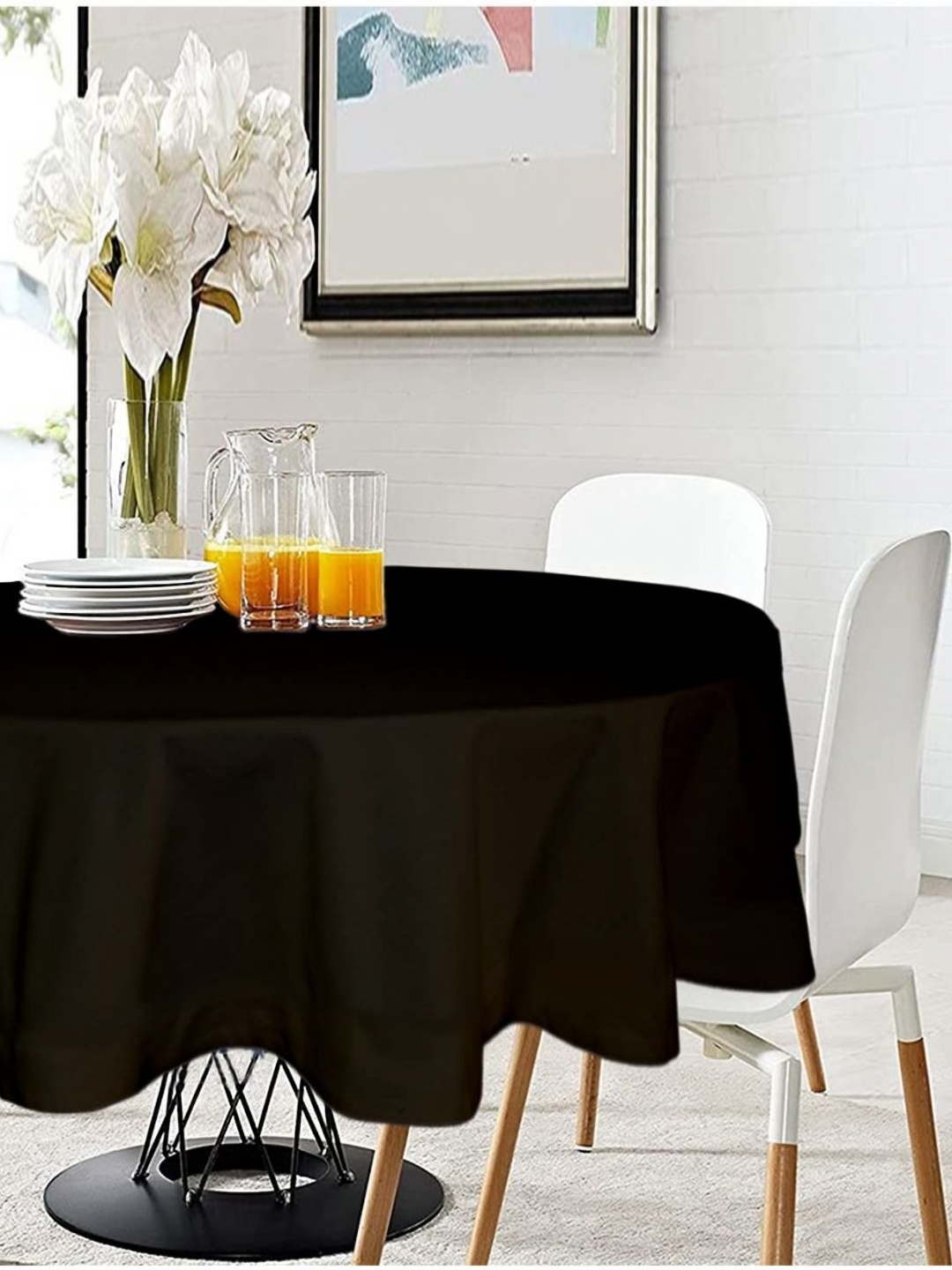 

Lushomes Black Round 4-Seater Table Cover