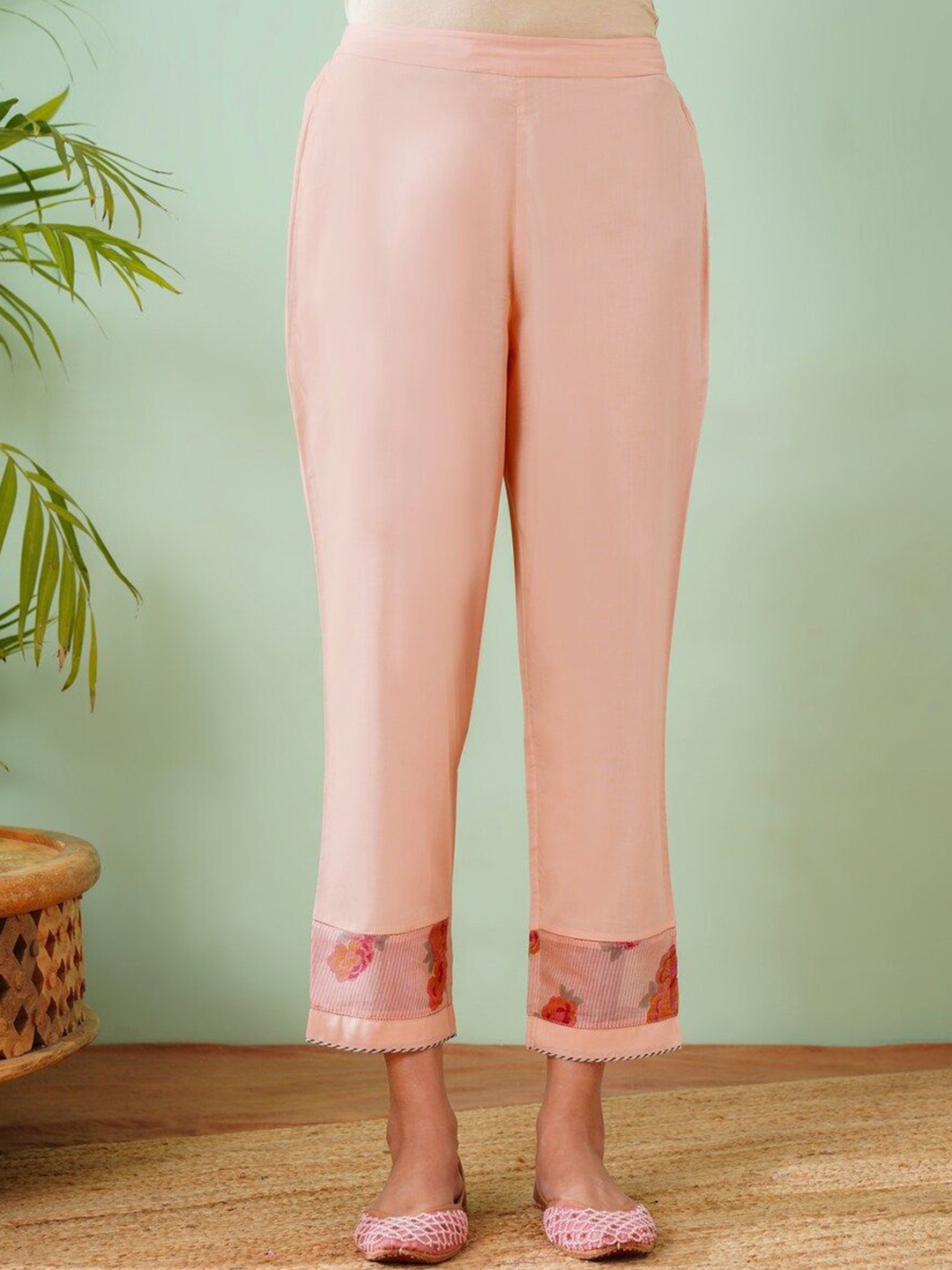 

JAYPORE Women Printed Straight Fit Trousers, Pink