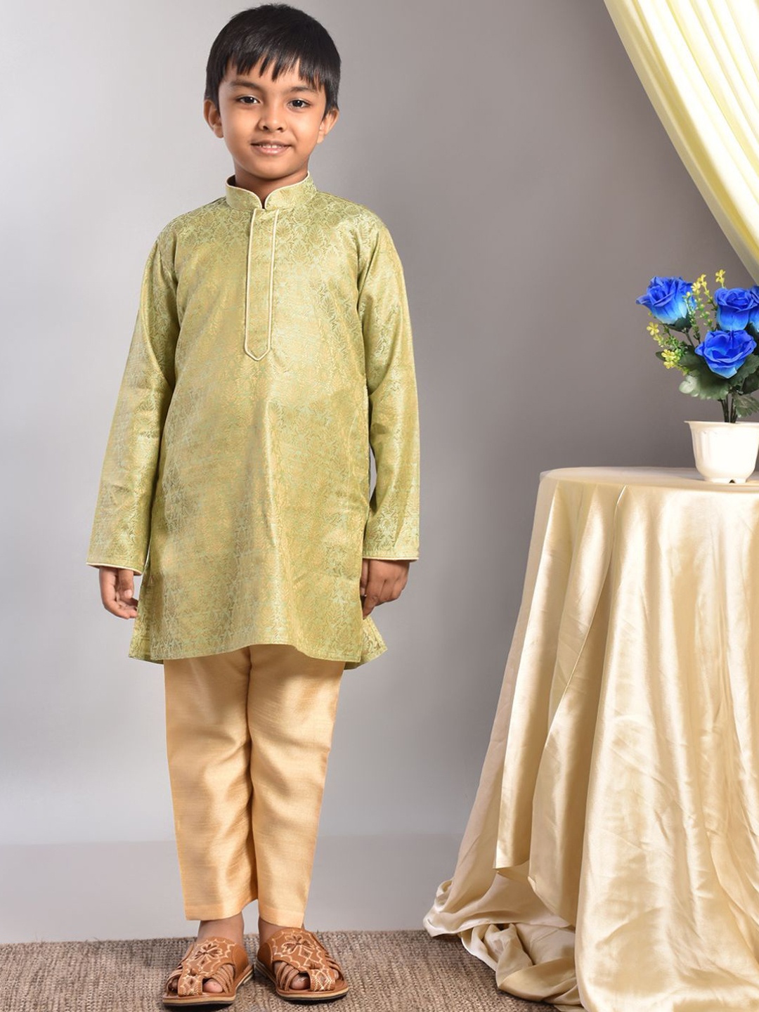 

Pehanaava Boys Floral Regular Kurta with Pyjamas, Green