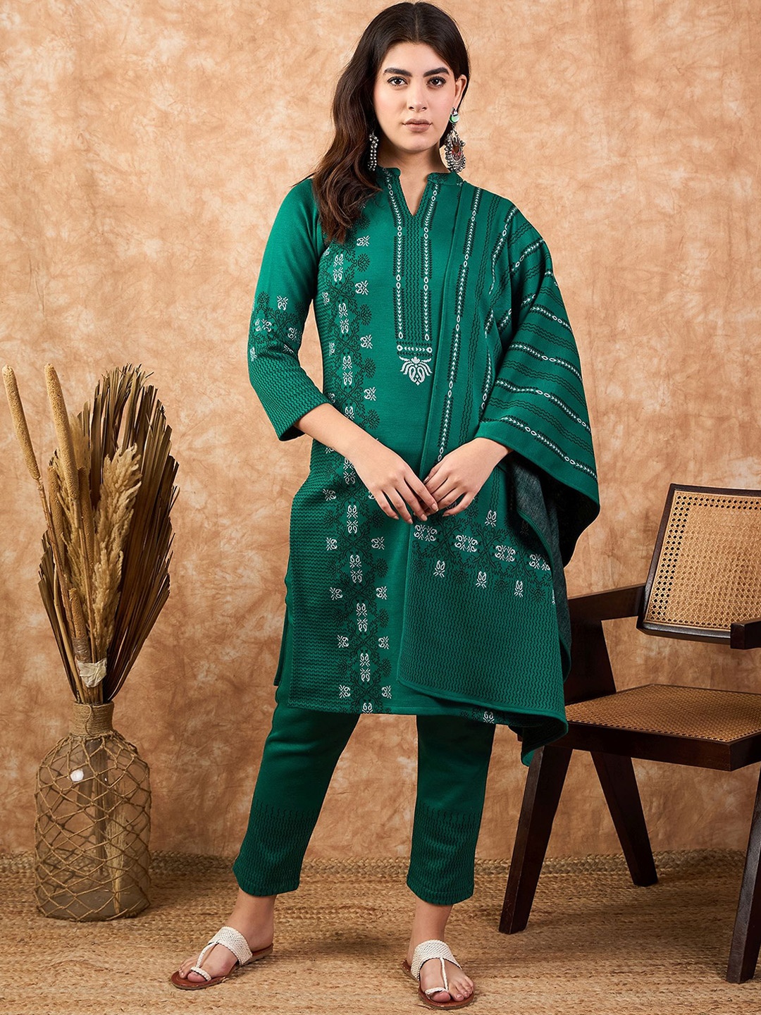 

SAHASIKA Women Ethnic Motifs Regular Kurta with Trousers & With Dupatta, Green