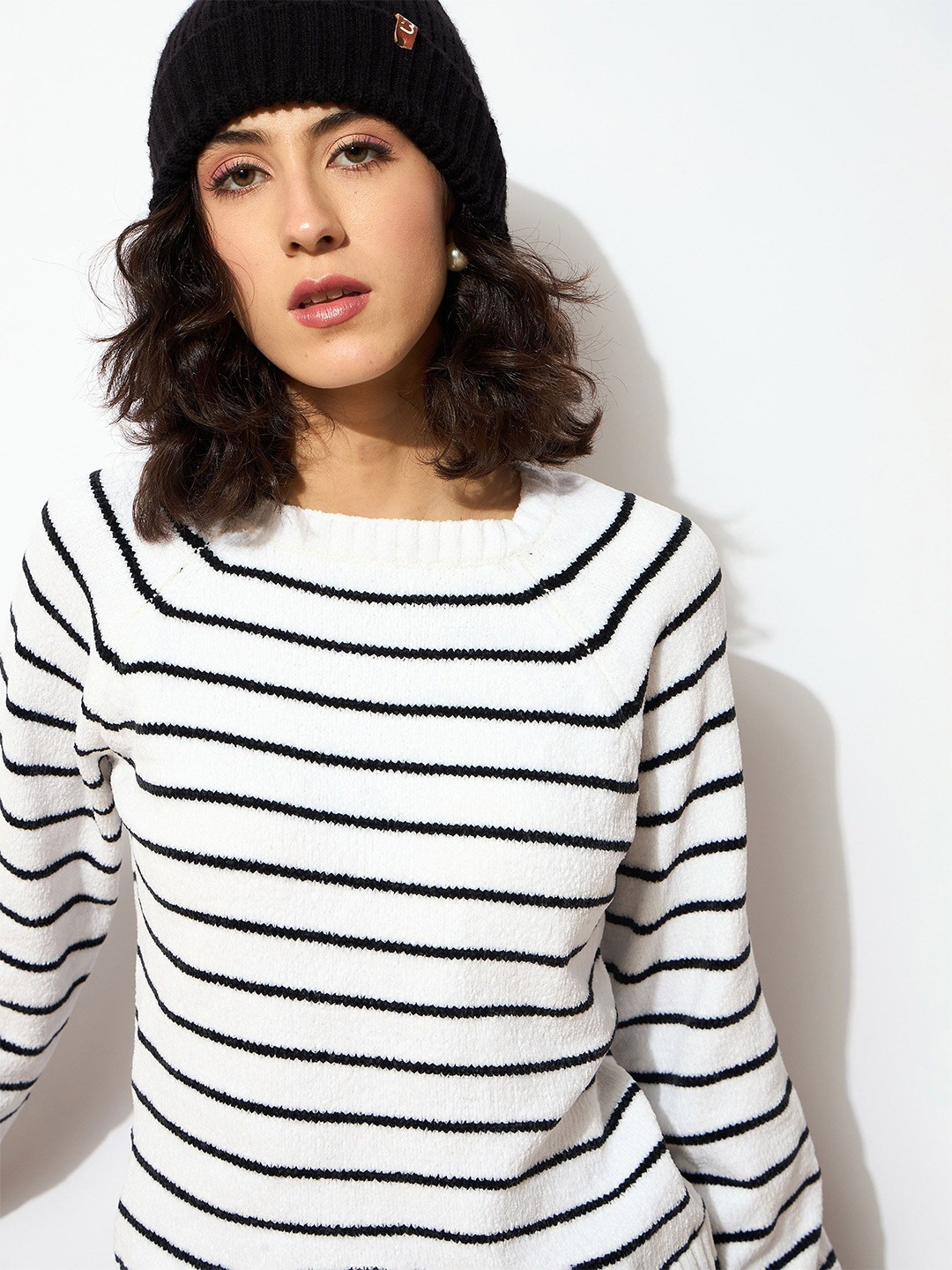 

SASSAFRAS Women Striped Pullover, White