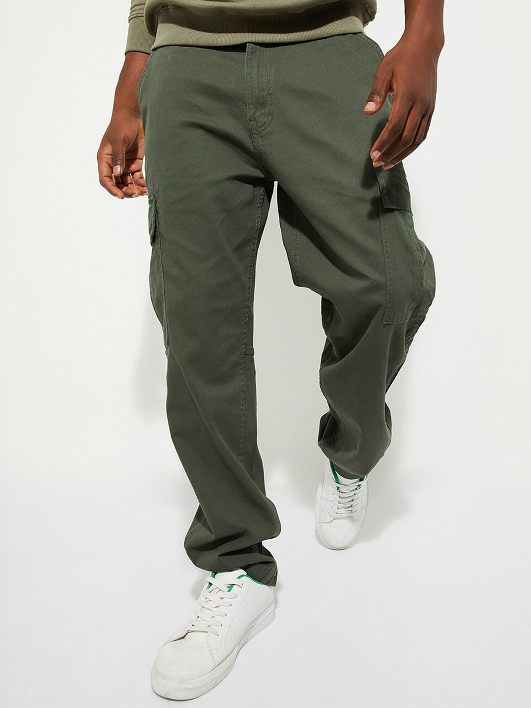 

MAX URB_N Men Solid Cargos, Olive