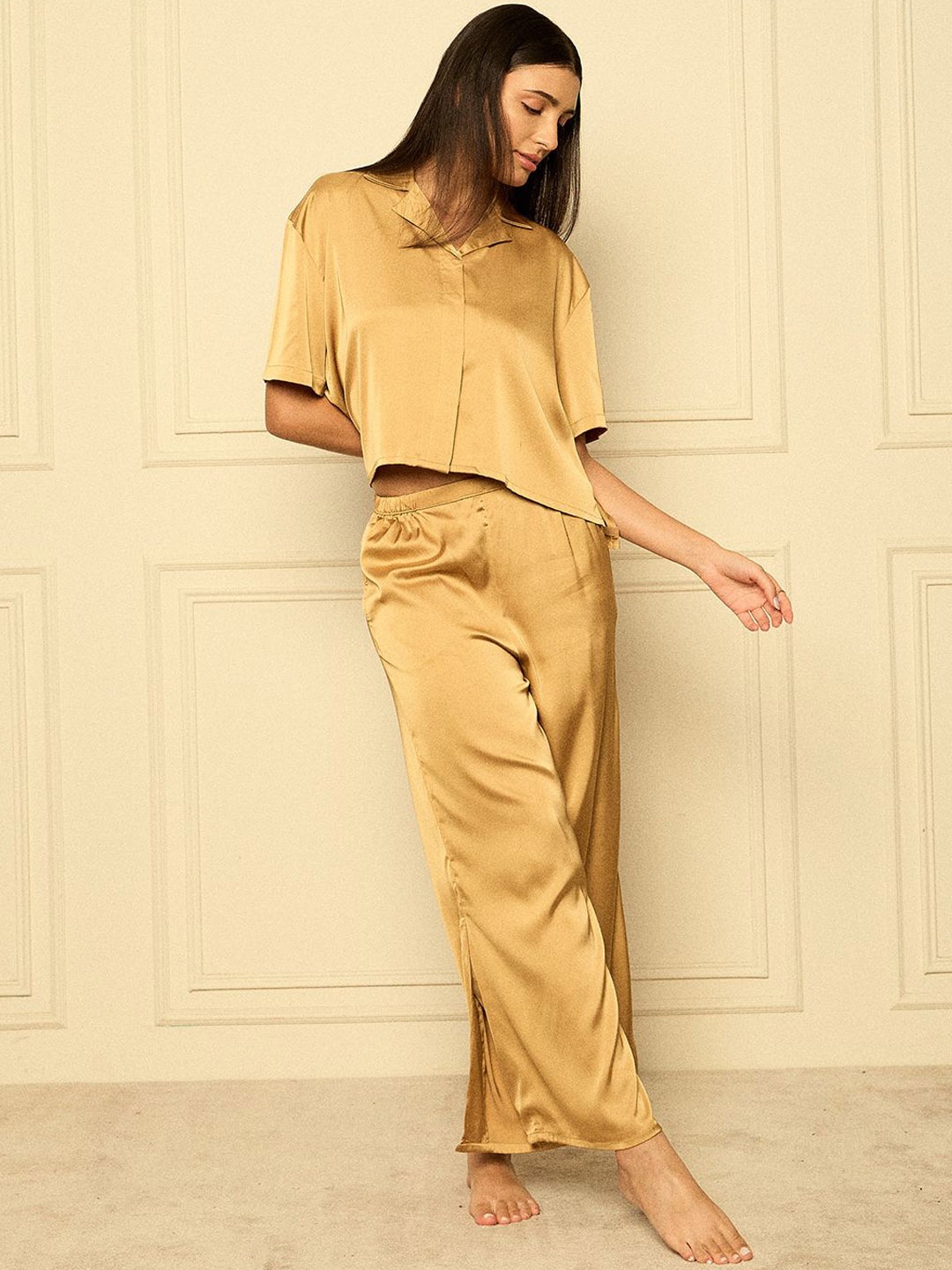 

Sweet Dreams Women Shirt Collar Short Sleeves Night suit, Gold