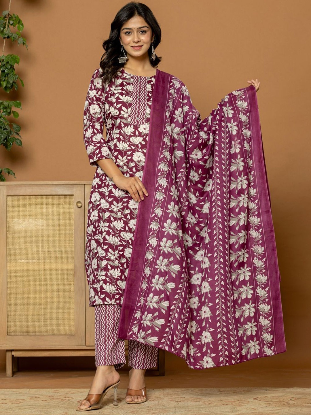 

FLAMBOYANT Women Floral Printed Regular Kurta with Trousers & With Dupatta, Red