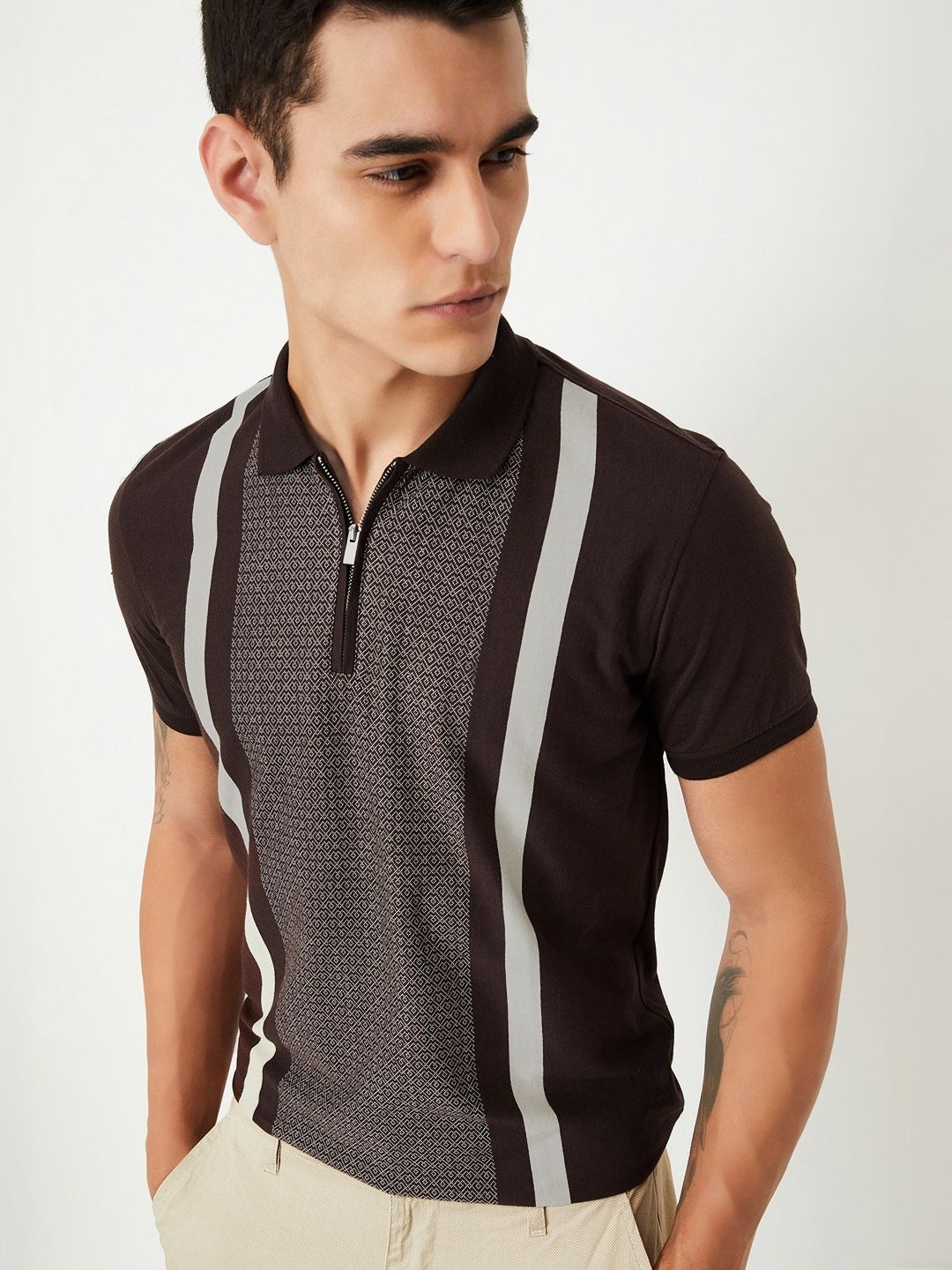 

max Men Striped V-Neck Pockets T-shirt, Brown