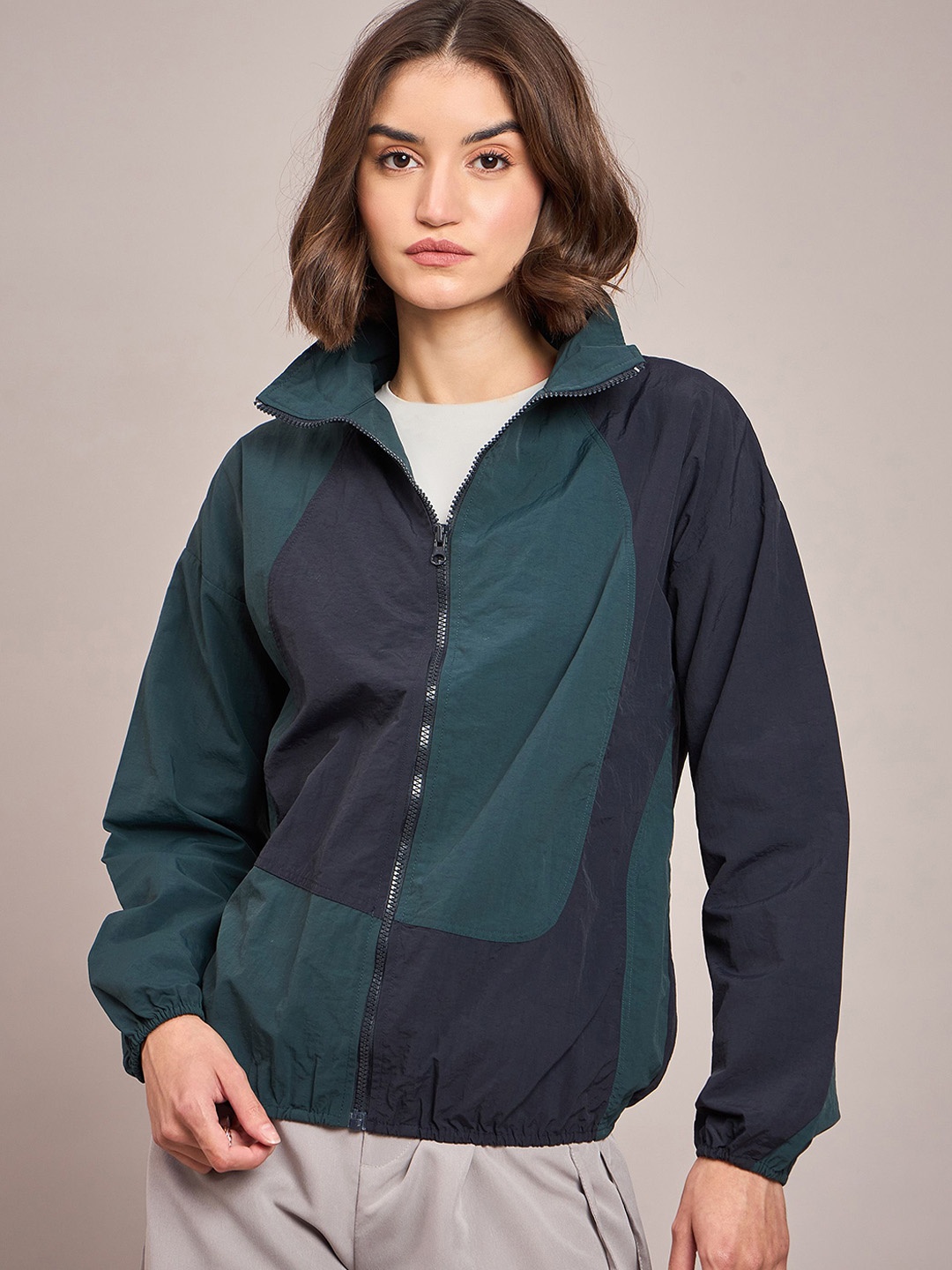 

SASSAFRAS Women Colourblocked Sporty Jacket, Green