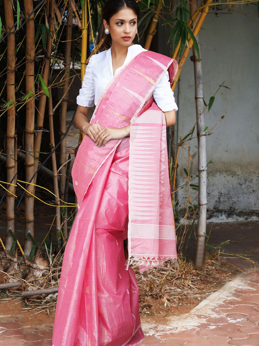 

Unnati Silks Woven Design Pure Cotton Handloom Jamdani Saree, Pink