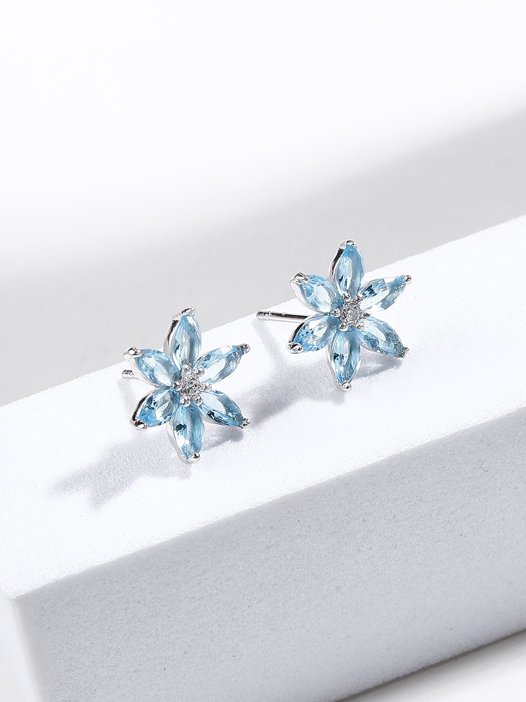 

DIAVO Blue & Silver-Toned CZ-Studded Rhodium-Plated Sterling Silver Floral Studs Earrings