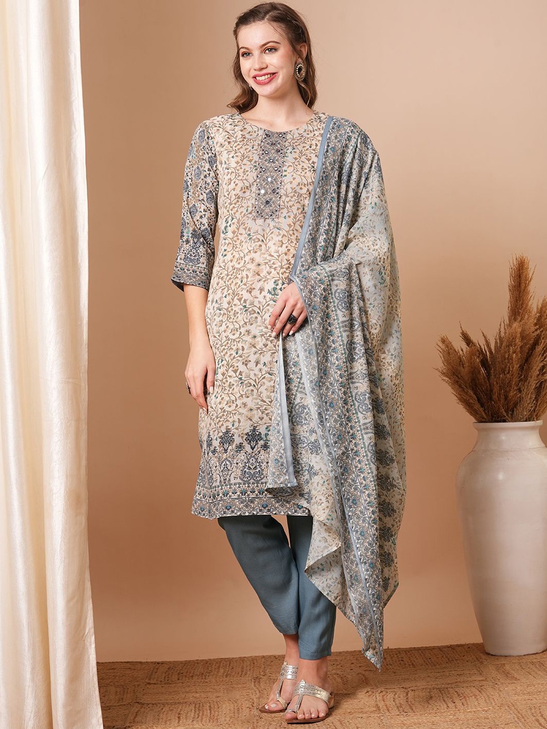 

FASHOR Women Ethnic Floral Printed & Embroidered Straight Kurta With Trousers & Dupatta, Off white