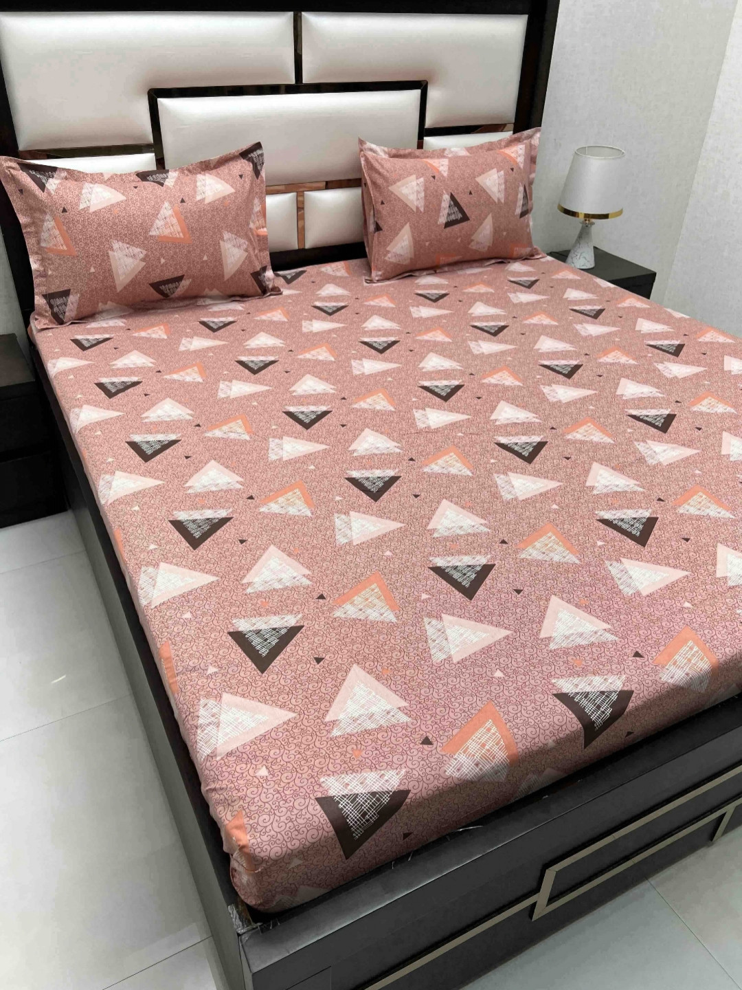 

Pure Decor Passion Brown Printed Pure Cotton 230 TC Queen Bedsheet Set 2.26 m x 2.55 m