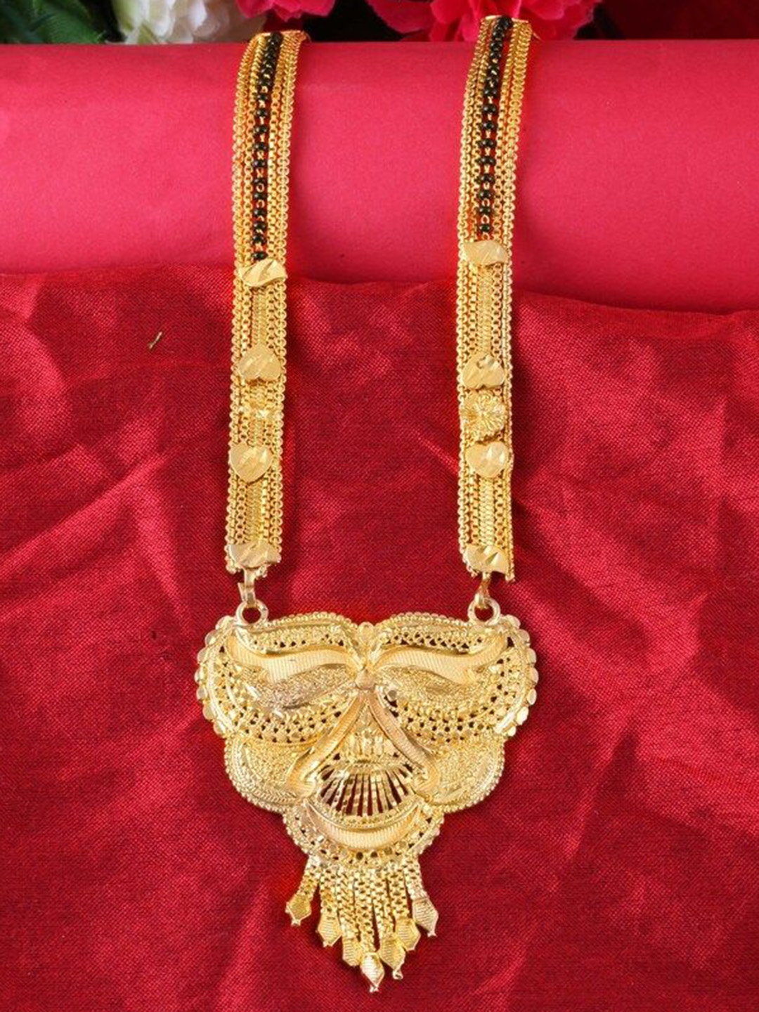 

DIVASTRI Gold-Plated Artificial Beads Mangalsutra