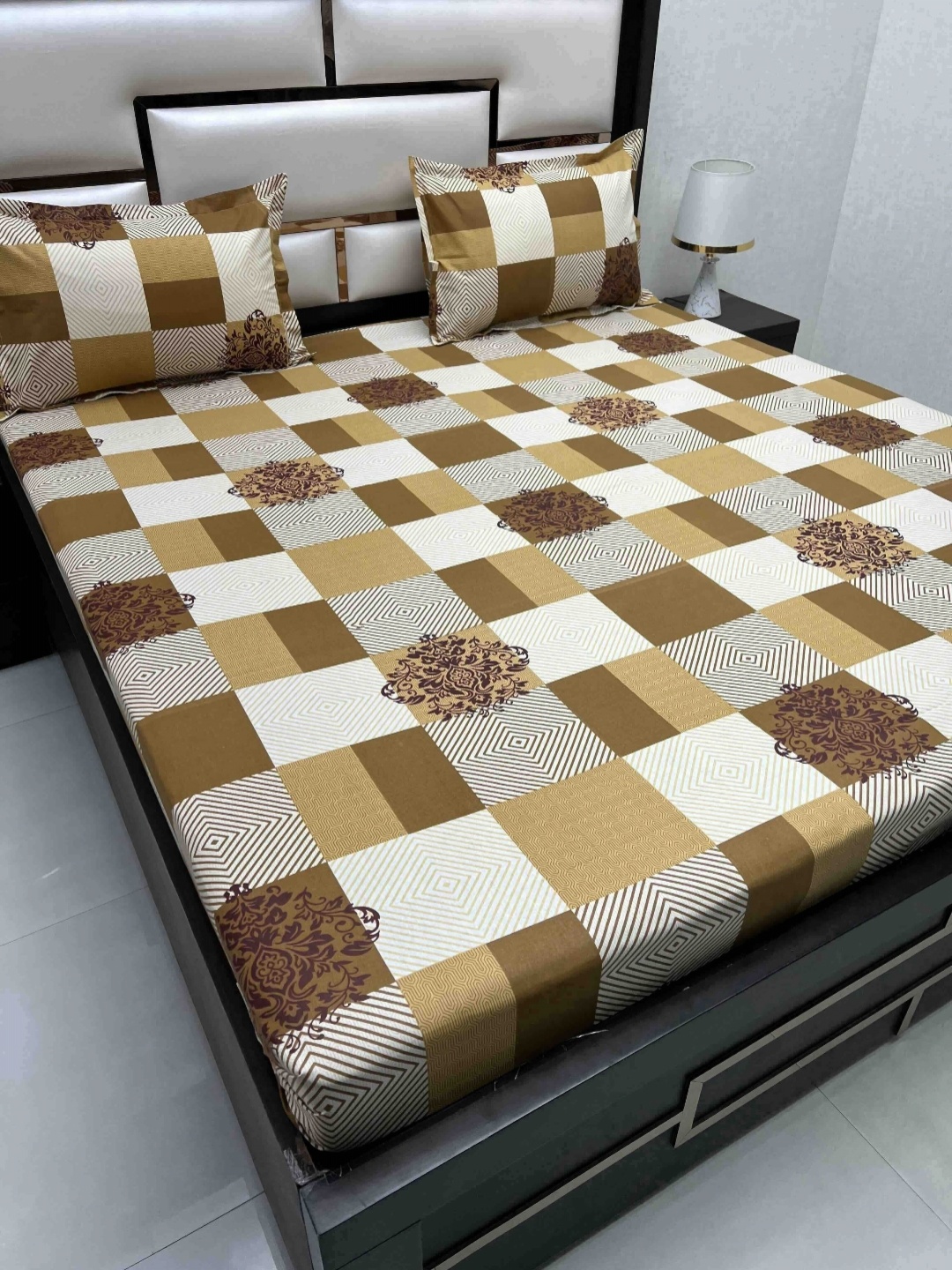 

Pure Decor Passion Brown Printed Pure Cotton 230 TC Queen Bedsheet Set 2.26 m x 2.55 m