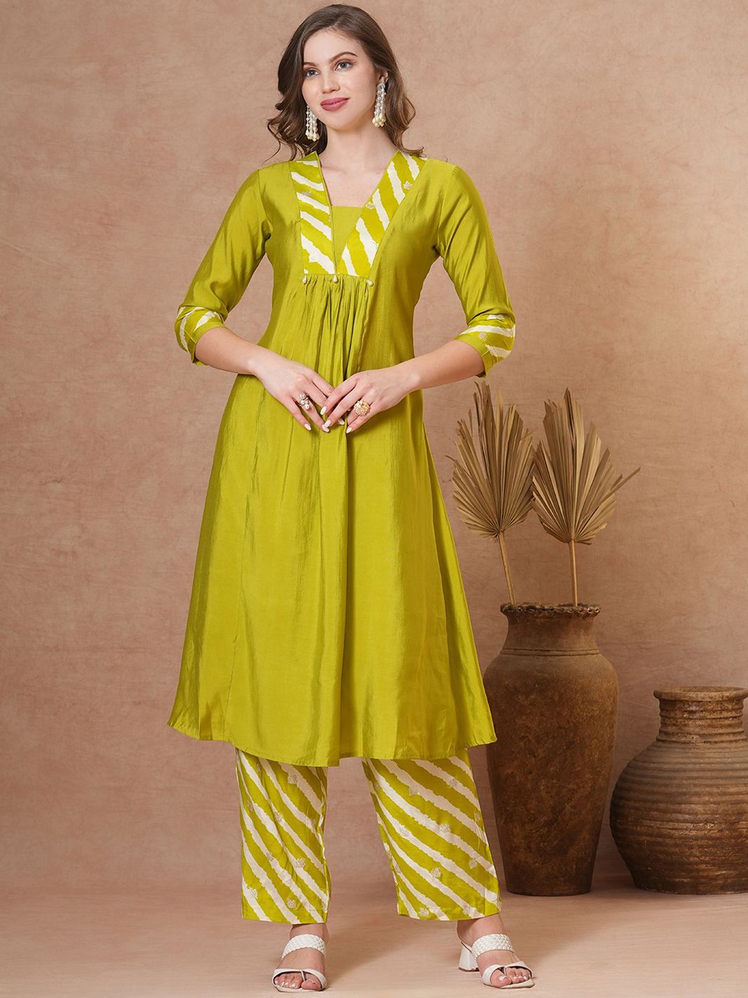 

FASHOR Women Printed A-Line Kurta With Trouser, Lime green