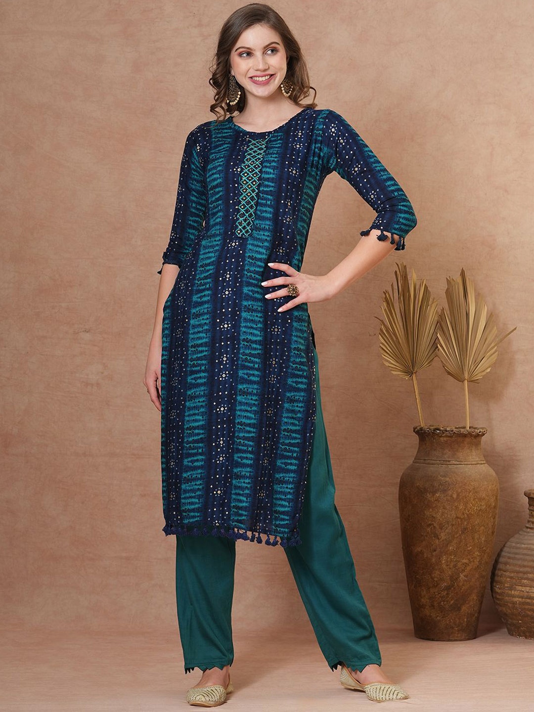 

FASHOR Women Bandhani Printed Mirror Work Kurta, Teal
