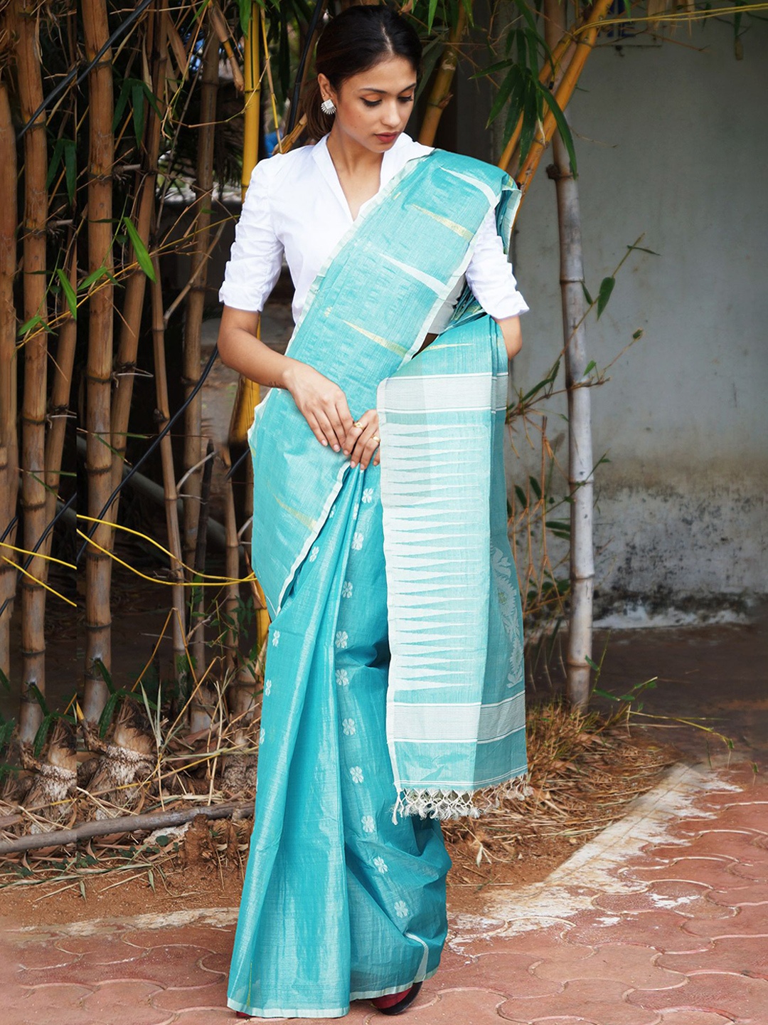 

Unnati Silks Woven Design Pure Cotton Handloom Jamdani Saree, Blue