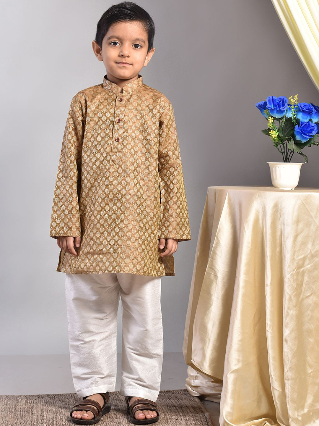 

Pehanaava Boys Floral Regular Kurta with Pyjamas, Brown