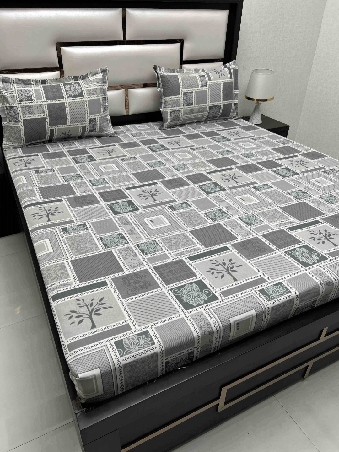 

Pure Decor Passion Grey Geometric Pure Cotton 220 TC Queen Bedsheet Set 2.26 m x 2.54 m