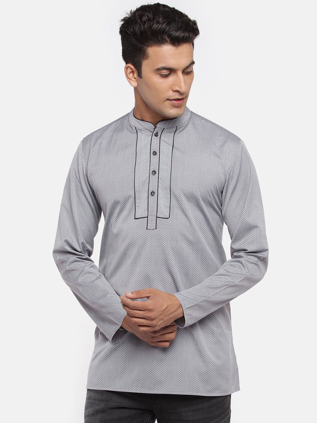 

ARCHATTIRE Men Chikankari Kurta, Grey