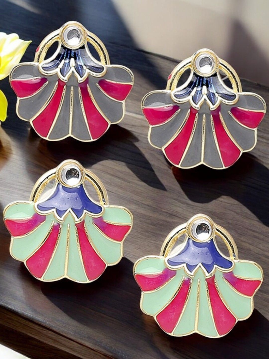 

OOMPH Floral Studs Earrings, Pink