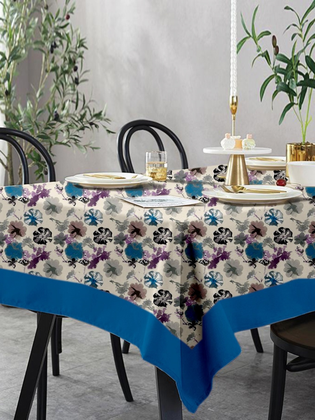 

Lushomes Cream-Coloured Floral Cotton 6-Seater Table Cover