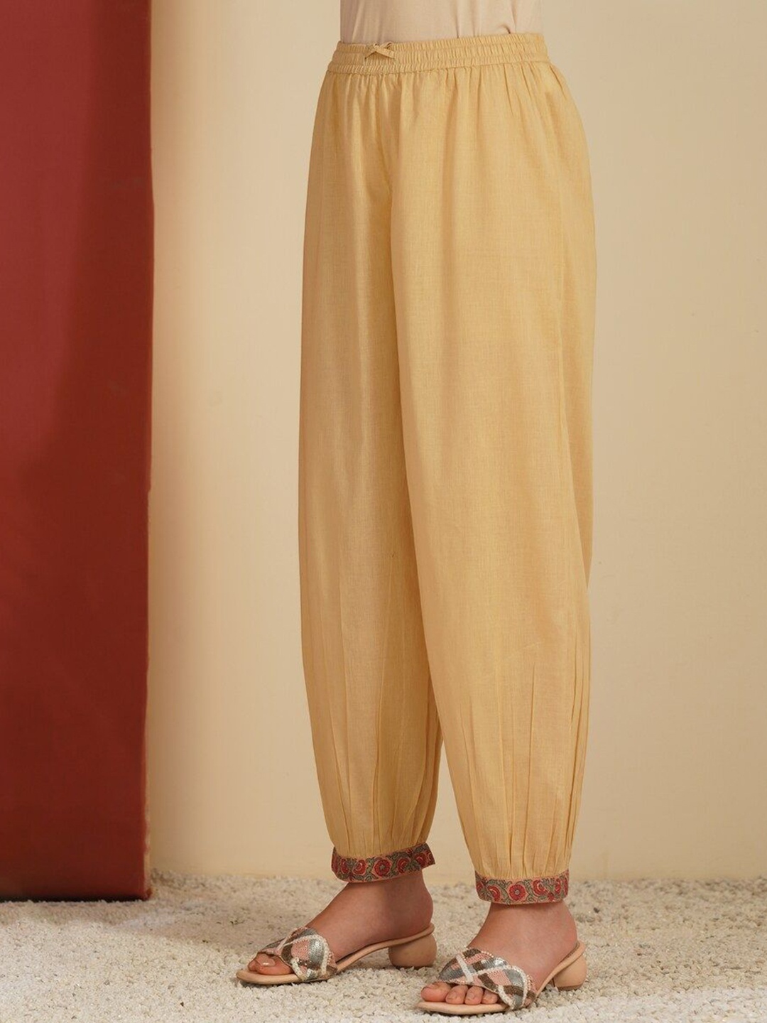 

JAYPORE Women Printed Loose Fit Pleated Trousers, Multi