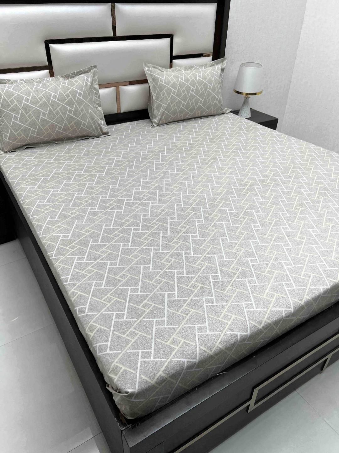 

Pure Decor Passion Grey Geometric Pure Cotton 260 TC Queen Bedsheet Set 2.27 m x 2.56 m