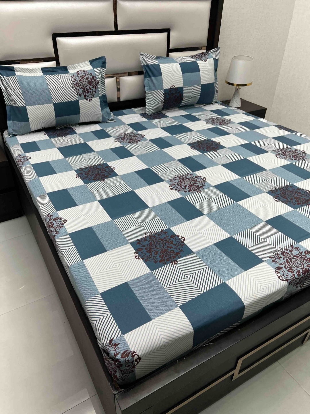 

Pure Decor Passion Green Geometric Pure Cotton 250 TC Queen Bedsheet Set 2.26 m x 2.57 m