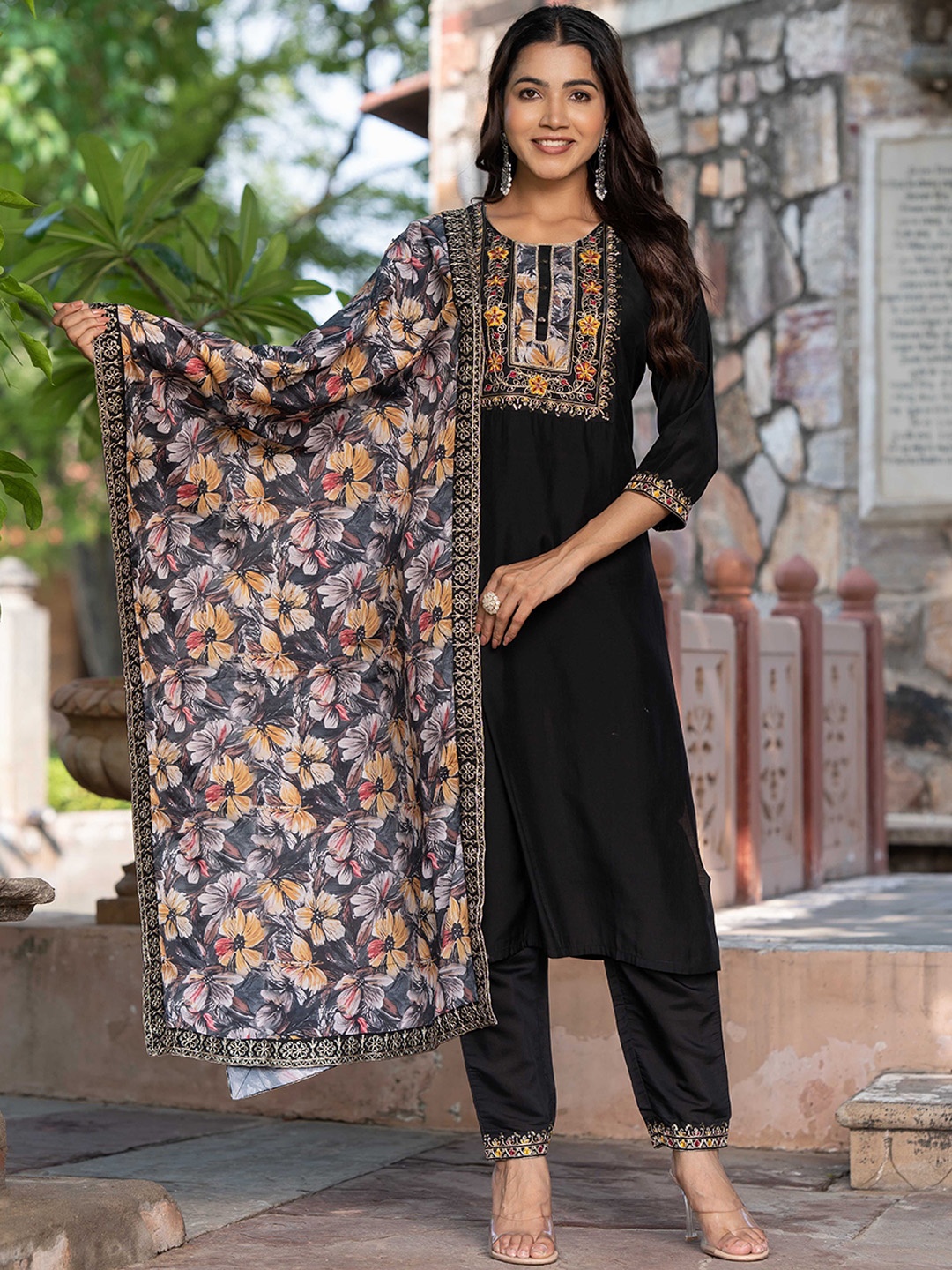 

Navlik Women Floral Embroidered Regular Kurta with Trousers & With Dupatta, Black